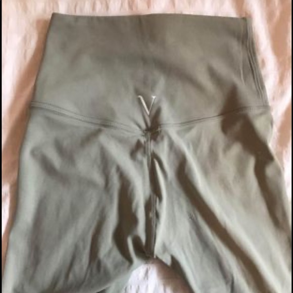 SOLD Vitae apparel 3/4 leggings - Picture 2 of 4